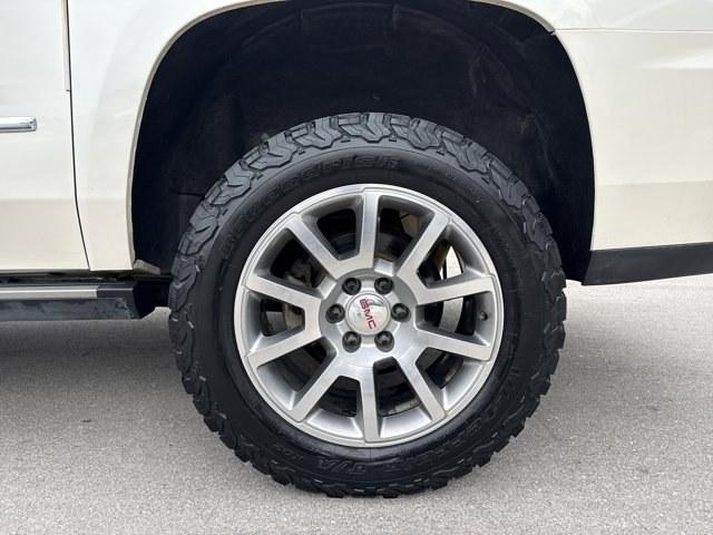 2015 White Diamond Tricoat /Cocoa/Shale GMC Yukon XL (1GKS2JKJ8FR) with an 8 6.2L engine, Automatic transmission, located at 27610 S Dixie Hwy, Homestead, FL, 33032, (305) 749-2348, 25.510241, -80.438301 - KBB.com Brand Image Awards. Only 110,994 Miles! Delivers 20 Highway MPG and 14 City MPG! This GMC Yukon XL delivers a Gas V8 6.2L/378 engine powering this Automatic transmission. WHITE DIAMOND TRICOAT, WHEELS, 20 X 9 (50.8 CM X 22.9 CM) ULTRA BRIGHT MACHINED ALUMINUM (STD), TRANSMISSION, 8-SPEED AUT - Photo#9
