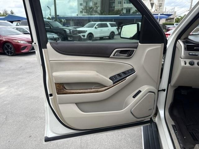 2015 White Diamond Tricoat /Cocoa/Shale GMC Yukon XL (1GKS2JKJ8FR) with an 8 6.2L engine, Automatic transmission, located at 27610 S Dixie Hwy, Homestead, FL, 33032, (305) 749-2348, 25.510241, -80.438301 - KBB.com Brand Image Awards. Only 110,994 Miles! Delivers 20 Highway MPG and 14 City MPG! This GMC Yukon XL delivers a Gas V8 6.2L/378 engine powering this Automatic transmission. WHITE DIAMOND TRICOAT, WHEELS, 20 X 9 (50.8 CM X 22.9 CM) ULTRA BRIGHT MACHINED ALUMINUM (STD), TRANSMISSION, 8-SPEED AUT - Photo#14