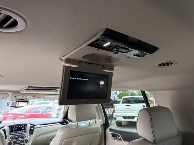 2015 White Diamond Tricoat /Cocoa/Shale GMC Yukon XL (1GKS2JKJ8FR) with an 8 6.2L engine, Automatic transmission, located at 27610 S Dixie Hwy, Homestead, FL, 33032, (305) 749-2348, 25.510241, -80.438301 - KBB.com Brand Image Awards. Only 110,994 Miles! Delivers 20 Highway MPG and 14 City MPG! This GMC Yukon XL delivers a Gas V8 6.2L/378 engine powering this Automatic transmission. WHITE DIAMOND TRICOAT, WHEELS, 20 X 9 (50.8 CM X 22.9 CM) ULTRA BRIGHT MACHINED ALUMINUM (STD), TRANSMISSION, 8-SPEED AUT - Photo#16