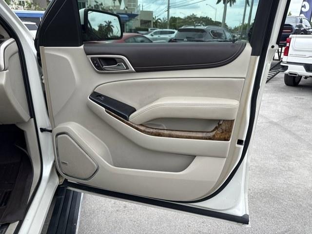 2015 White Diamond Tricoat /Cocoa/Shale GMC Yukon XL (1GKS2JKJ8FR) with an 8 6.2L engine, Automatic transmission, located at 27610 S Dixie Hwy, Homestead, FL, 33032, (305) 749-2348, 25.510241, -80.438301 - KBB.com Brand Image Awards. Only 110,994 Miles! Delivers 20 Highway MPG and 14 City MPG! This GMC Yukon XL delivers a Gas V8 6.2L/378 engine powering this Automatic transmission. WHITE DIAMOND TRICOAT, WHEELS, 20 X 9 (50.8 CM X 22.9 CM) ULTRA BRIGHT MACHINED ALUMINUM (STD), TRANSMISSION, 8-SPEED AUT - Photo#18
