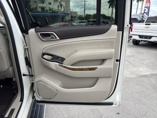 2015 White Diamond Tricoat /Cocoa/Shale GMC Yukon XL (1GKS2JKJ8FR) with an 8 6.2L engine, Automatic transmission, located at 27610 S Dixie Hwy, Homestead, FL, 33032, (305) 749-2348, 25.510241, -80.438301 - KBB.com Brand Image Awards. Only 110,994 Miles! Delivers 20 Highway MPG and 14 City MPG! This GMC Yukon XL delivers a Gas V8 6.2L/378 engine powering this Automatic transmission. WHITE DIAMOND TRICOAT, WHEELS, 20 X 9 (50.8 CM X 22.9 CM) ULTRA BRIGHT MACHINED ALUMINUM (STD), TRANSMISSION, 8-SPEED AUT - Photo#19