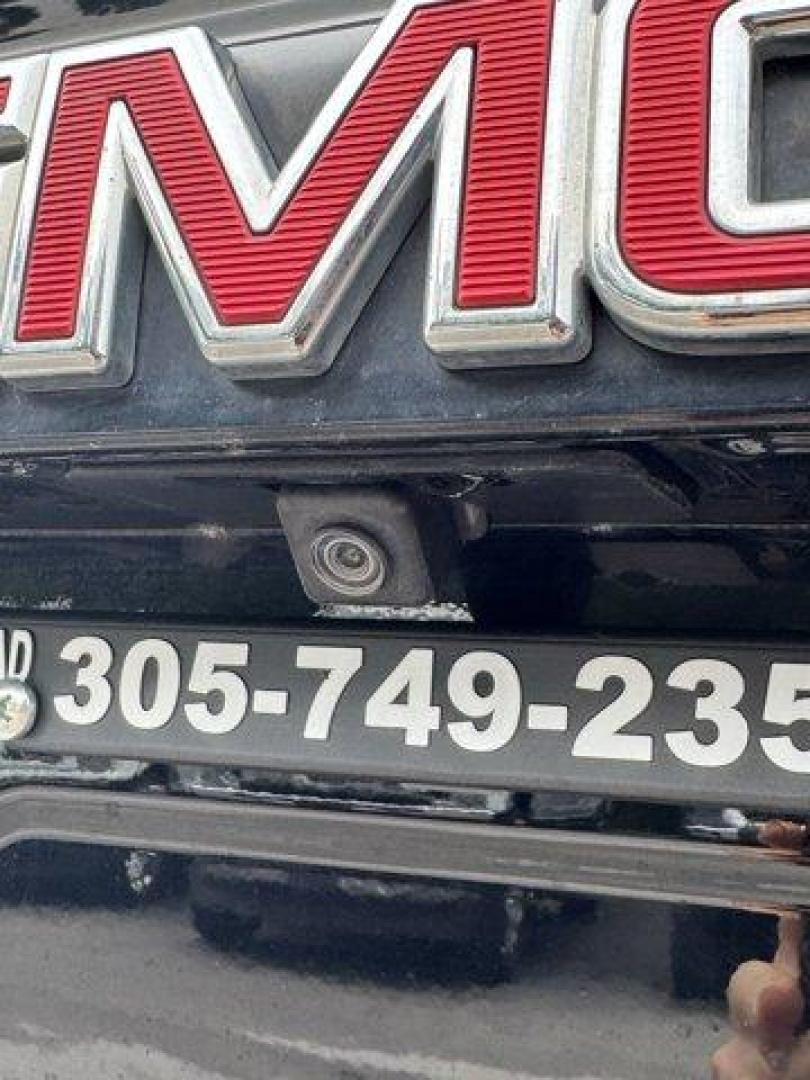 2018 Onyx Black /Jet Black GMC Yukon XL (1GKS2GKC0JR) with an 8 5.3L engine, Automatic transmission, located at 27610 S Dixie Hwy, Homestead, FL, 33032, (305) 749-2348, 25.510241, -80.438301 - Delivers 22 Highway MPG and 15 City MPG! This GMC Yukon XL delivers a Gas V8 5.3L/325 engine powering this Automatic transmission. WHEELS, 18 X 8.5 (45.7 CM X 21.6 CM) BRIGHT MACHINED ALUMINUM (STD), TRANSMISSION, 6-SPEED AUTOMATIC, ELECTRONICALLY CONTROLLED with overdrive, tow/haul mode and tap up/ - Photo#19