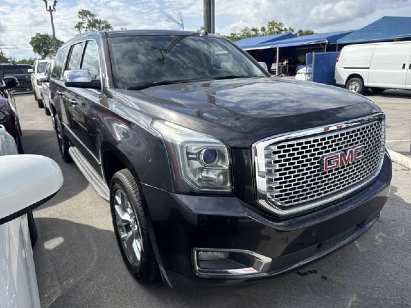 2015 Iridium Metallic /Jet Black GMC Yukon XL (1GKS1HKC9FR) with an 8 5.3L engine, Automatic transmission, located at 27610 S Dixie Hwy, Homestead, FL, 33032, (305) 749-2348, 25.510241, -80.438301 - KBB.com Brand Image Awards. Boasts 23 Highway MPG and 16 City MPG! This GMC Yukon XL delivers a Gas/Ethanol V8 5.3L/323 engine powering this Automatic transmission. WHEELS, 20 X 9 (50.8 CM X 22.9 CM) POLISHED ALUMINUM, TRANSMISSION, 6-SPEED AUTOMATIC, ELECTRONICALLY CONTROLLED with overdrive, tow/ha- Photo#3