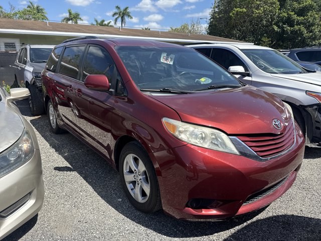 photo of 2015 Toyota Sienna 