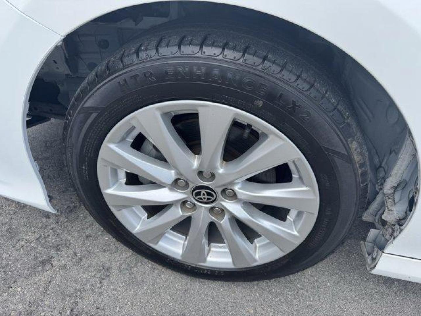 2020 White Toyota Camry (4T1C11AK3LU) with an 4 2.5 L engine, Automatic transmission, located at 27610 S Dixie Hwy, Homestead, FL, 33032, (305) 749-2348, 25.510241, -80.438301 - Boasts 39 Highway MPG and 28 City MPG! This Toyota Camry boasts a Regular Unleaded I-4 2.5 L/152 engine powering this Automatic transmission. Window Grid And Roof Mount Antenna, Variable Intermittent Wipers, Valet Function.* This Toyota Camry Features the Following Options *Urethane Gear Shifter Mat - Photo#17