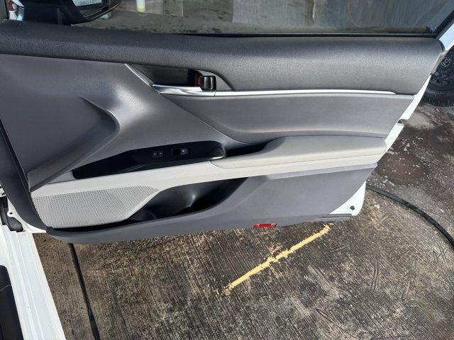 2020 White Toyota Camry (4T1C11AK3LU) with an 4 2.5 L engine, Automatic transmission, located at 27610 S Dixie Hwy, Homestead, FL, 33032, (305) 749-2348, 25.510241, -80.438301 - Boasts 39 Highway MPG and 28 City MPG! This Toyota Camry boasts a Regular Unleaded I-4 2.5 L/152 engine powering this Automatic transmission. Window Grid And Roof Mount Antenna, Variable Intermittent Wipers, Valet Function.* This Toyota Camry Features the Following Options *Urethane Gear Shifter Mat - Photo#13