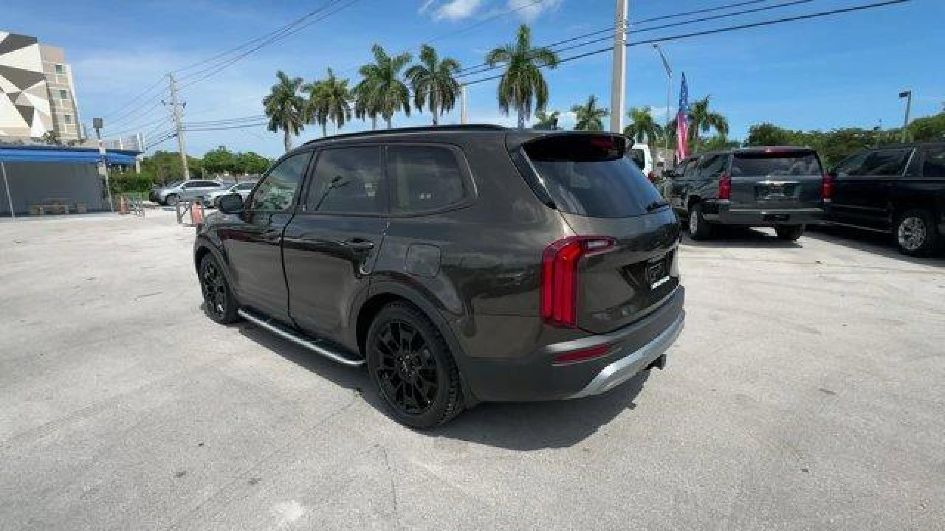 2022 Dark Moss /Black Kia Telluride (5XYP3DHC6NG) with an 6 3.8 L engine, Automatic transmission, located at 27610 S Dixie Hwy, Homestead, FL, 33032, (305) 749-2348, 25.510241, -80.438301 - Boasts 24 Highway MPG and 19 City MPG! This Kia Telluride delivers a Regular Unleaded V-6 3.8 L/231 engine powering this Automatic transmission. CARPETED FLOOR MATS, BLACK, LEATHER SEAT TRIM, Variable Intermittent Wipers.* This Kia Telluride Features the Following Options *Trunk/Hatch Auto-Latch, Tr - Photo#2