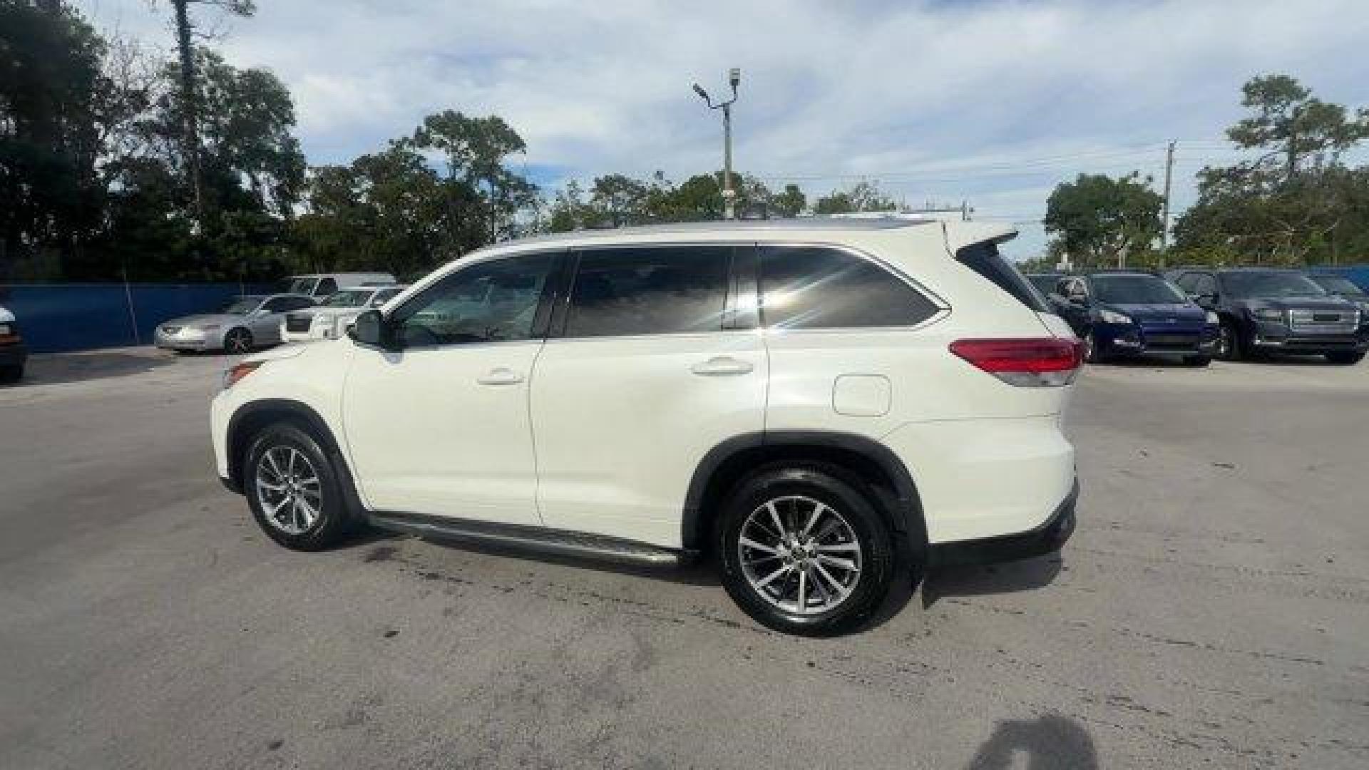 2017 White Toyota Highlander (5TDKZRFH4HS) with an 6 3.5 L engine, Automatic transmission, located at 27610 S Dixie Hwy, Homestead, FL, 33032, (305) 749-2348, 25.510241, -80.438301 - KBB.com 12 Best Family Cars. Boasts 27 Highway MPG and 21 City MPG! This Toyota Highlander delivers a Regular Unleaded V-6 3.5 L/211 engine powering this Automatic transmission. Window Grid Diversity Antenna, Variable Intermittent Wipers w/Heated Wiper Park, Valet Function.*This Toyota Highlander Co - Photo#2