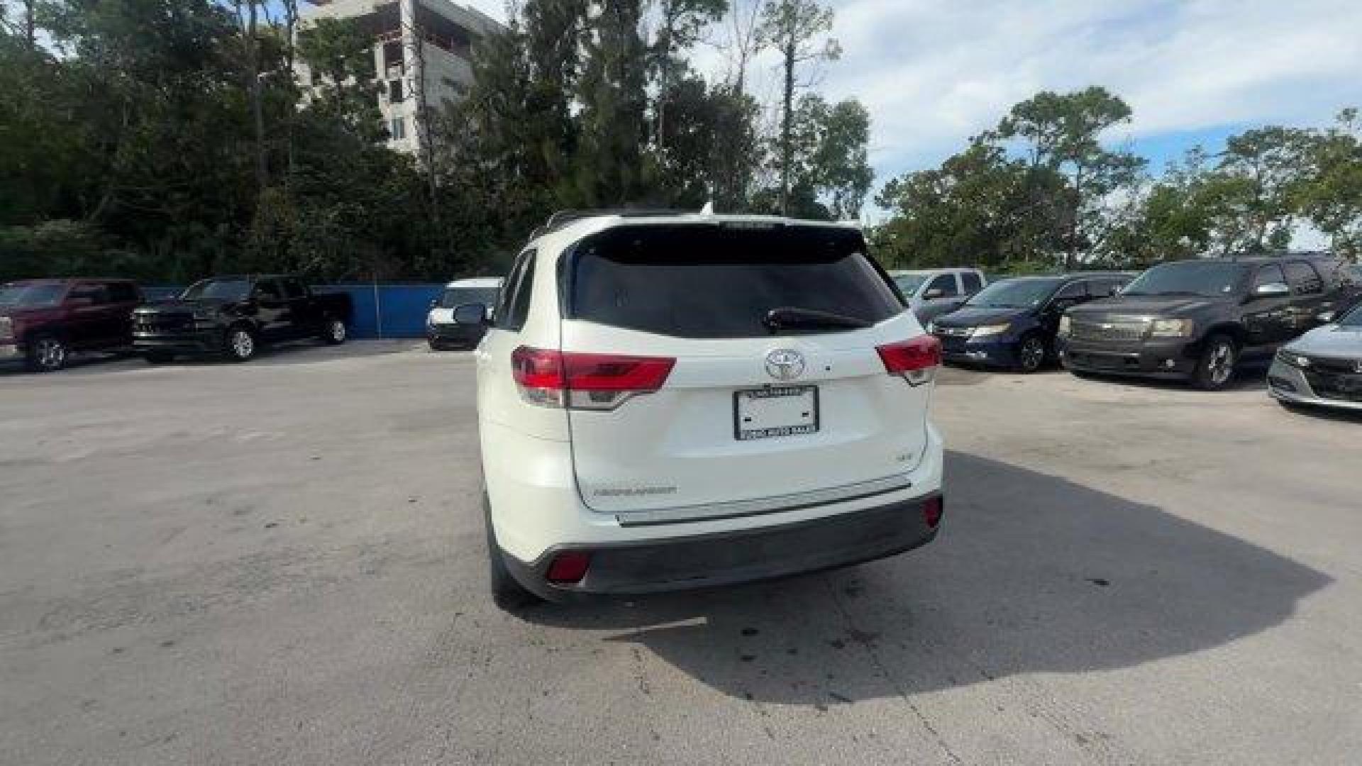 2017 White Toyota Highlander (5TDKZRFH4HS) with an 6 3.5 L engine, Automatic transmission, located at 27610 S Dixie Hwy, Homestead, FL, 33032, (305) 749-2348, 25.510241, -80.438301 - KBB.com 12 Best Family Cars. Boasts 27 Highway MPG and 21 City MPG! This Toyota Highlander delivers a Regular Unleaded V-6 3.5 L/211 engine powering this Automatic transmission. Window Grid Diversity Antenna, Variable Intermittent Wipers w/Heated Wiper Park, Valet Function.*This Toyota Highlander Co - Photo#3