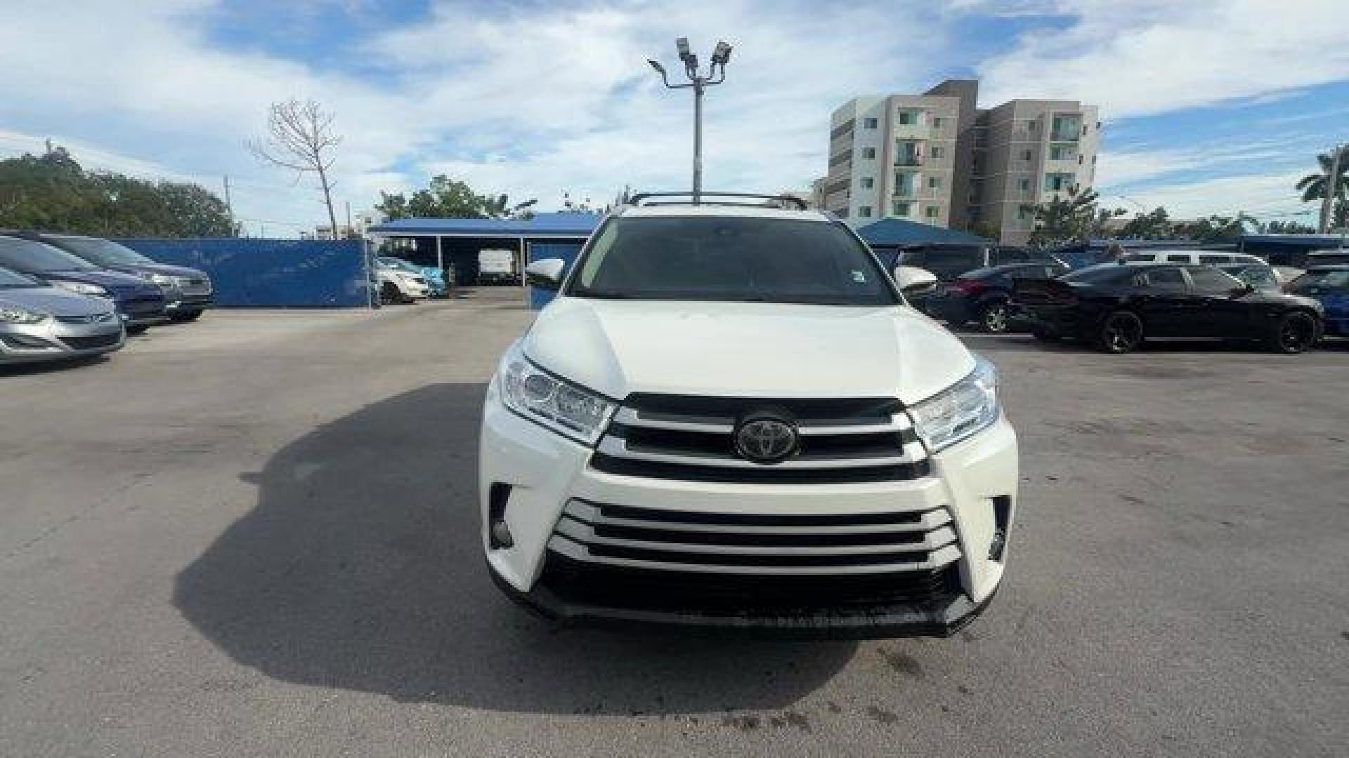 2017 White Toyota Highlander (5TDKZRFH4HS) with an 6 3.5 L engine, Automatic transmission, located at 27610 S Dixie Hwy, Homestead, FL, 33032, (305) 749-2348, 25.510241, -80.438301 - KBB.com 12 Best Family Cars. Boasts 27 Highway MPG and 21 City MPG! This Toyota Highlander delivers a Regular Unleaded V-6 3.5 L/211 engine powering this Automatic transmission. Window Grid Diversity Antenna, Variable Intermittent Wipers w/Heated Wiper Park, Valet Function.*This Toyota Highlander Co - Photo#7