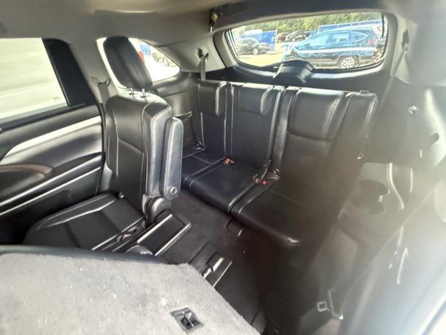 2017 White Toyota Highlander (5TDKZRFH4HS) with an 6 3.5 L engine, Automatic transmission, located at 27610 S Dixie Hwy, Homestead, FL, 33032, (305) 749-2348, 25.510241, -80.438301 - KBB.com 12 Best Family Cars. Boasts 27 Highway MPG and 21 City MPG! This Toyota Highlander delivers a Regular Unleaded V-6 3.5 L/211 engine powering this Automatic transmission. Window Grid Diversity Antenna, Variable Intermittent Wipers w/Heated Wiper Park, Valet Function.*This Toyota Highlander Co - Photo#11