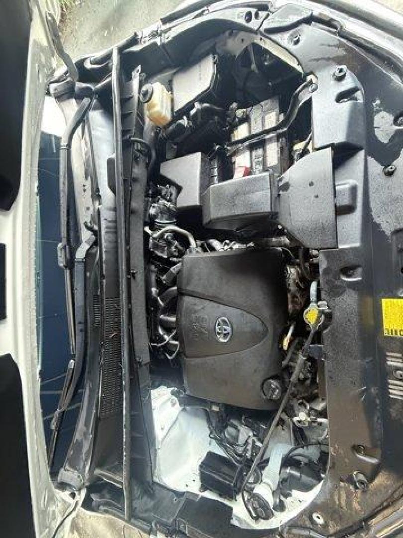 2017 White Toyota Highlander (5TDKZRFH4HS) with an 6 3.5 L engine, Automatic transmission, located at 27610 S Dixie Hwy, Homestead, FL, 33032, (305) 749-2348, 25.510241, -80.438301 - KBB.com 12 Best Family Cars. Boasts 27 Highway MPG and 21 City MPG! This Toyota Highlander delivers a Regular Unleaded V-6 3.5 L/211 engine powering this Automatic transmission. Window Grid Diversity Antenna, Variable Intermittent Wipers w/Heated Wiper Park, Valet Function.*This Toyota Highlander Co - Photo#15