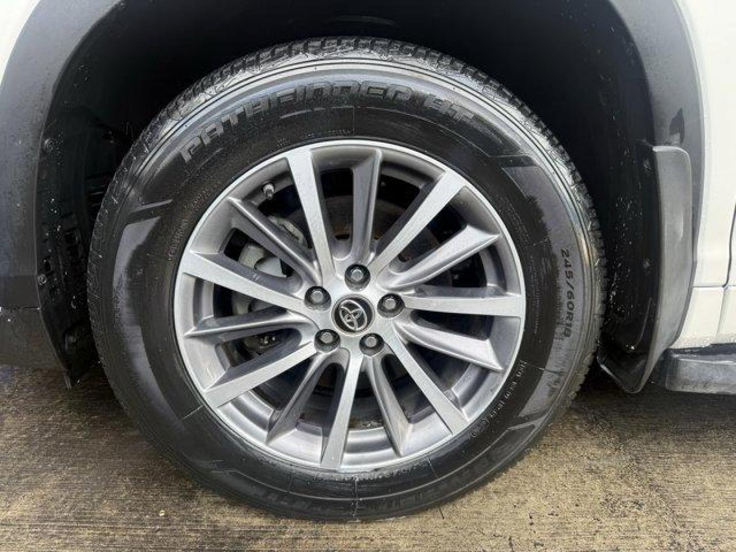 2017 White Toyota Highlander (5TDKZRFH4HS) with an 6 3.5 L engine, Automatic transmission, located at 27610 S Dixie Hwy, Homestead, FL, 33032, (305) 749-2348, 25.510241, -80.438301 - KBB.com 12 Best Family Cars. Boasts 27 Highway MPG and 21 City MPG! This Toyota Highlander delivers a Regular Unleaded V-6 3.5 L/211 engine powering this Automatic transmission. Window Grid Diversity Antenna, Variable Intermittent Wipers w/Heated Wiper Park, Valet Function.*This Toyota Highlander Co - Photo#16