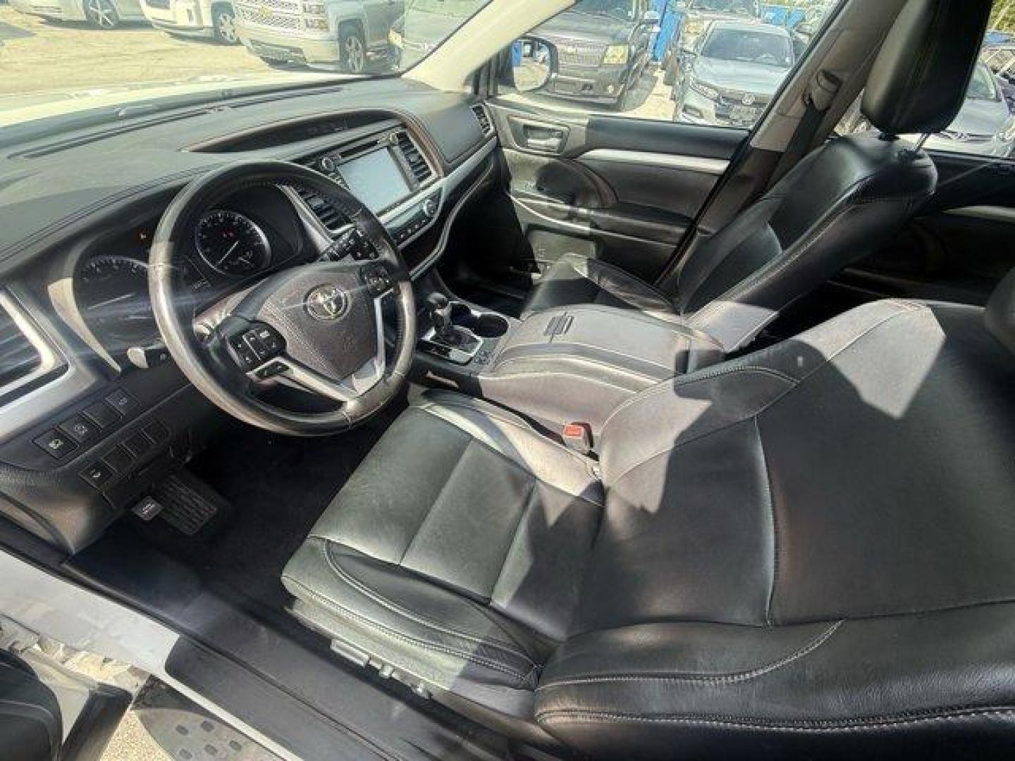 2017 White Toyota Highlander (5TDKZRFH4HS) with an 6 3.5 L engine, Automatic transmission, located at 27610 S Dixie Hwy, Homestead, FL, 33032, (305) 749-2348, 25.510241, -80.438301 - KBB.com 12 Best Family Cars. Boasts 27 Highway MPG and 21 City MPG! This Toyota Highlander delivers a Regular Unleaded V-6 3.5 L/211 engine powering this Automatic transmission. Window Grid Diversity Antenna, Variable Intermittent Wipers w/Heated Wiper Park, Valet Function.*This Toyota Highlander Co - Photo#18