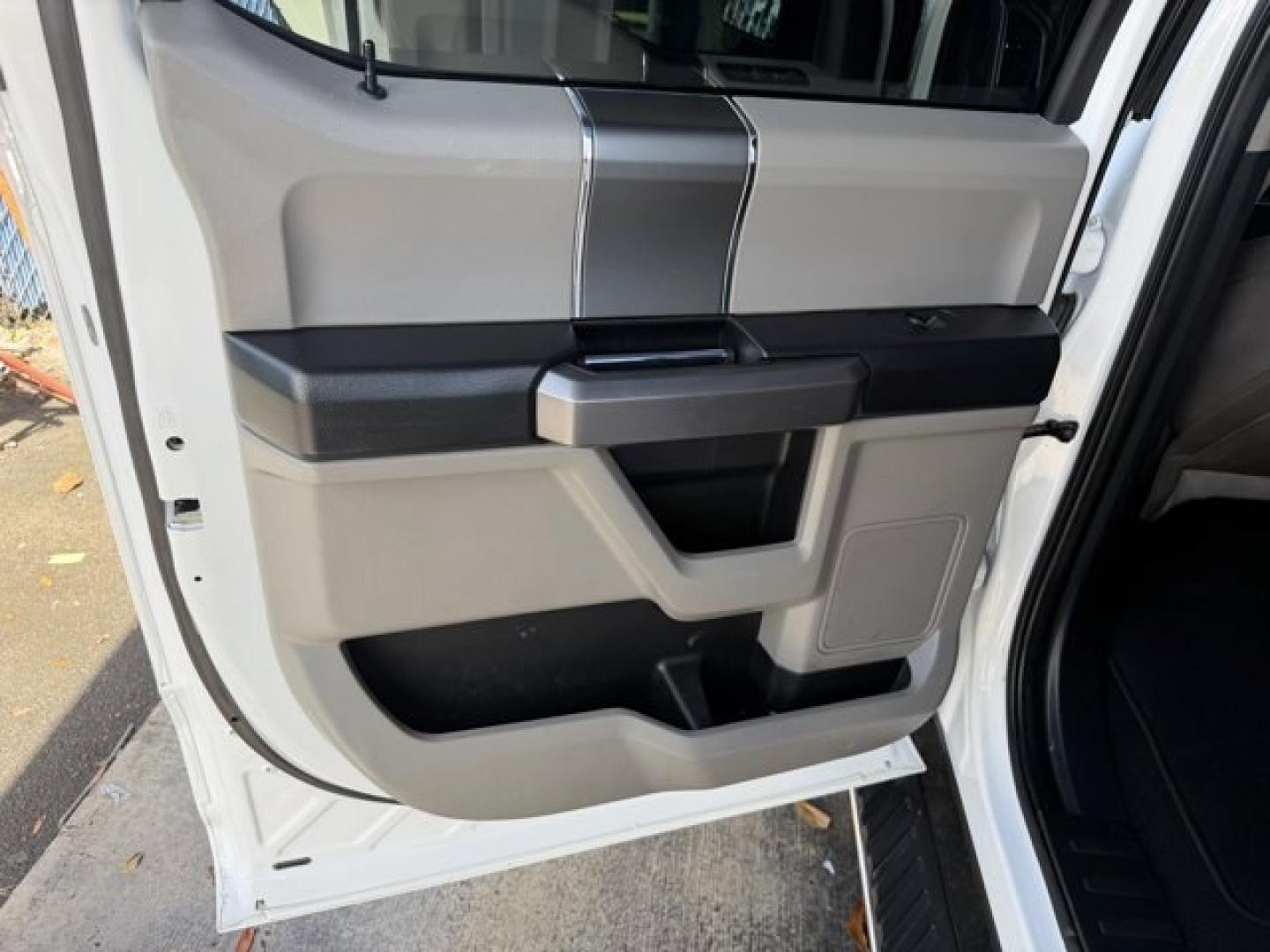 2019 White Ford F-150 (1FTEW1C53KF) with an 8 5.0 L engine, Automatic transmission, located at 27610 S Dixie Hwy, Homestead, FL, 33032, (305) 749-2348, 25.510241, -80.438301 - Delivers 25 Highway MPG and 19 City MPG! This Ford F-150 delivers a Regular Unleaded V8 5.0 L engine powering this Automatic transmission. Variable Intermittent Wipers, Urethane Gear Shifter Material, Transmission w/Driver Selectable Mode and SelectShift Sequential Shift Control.*This Ford F-150 Com- Photo#12