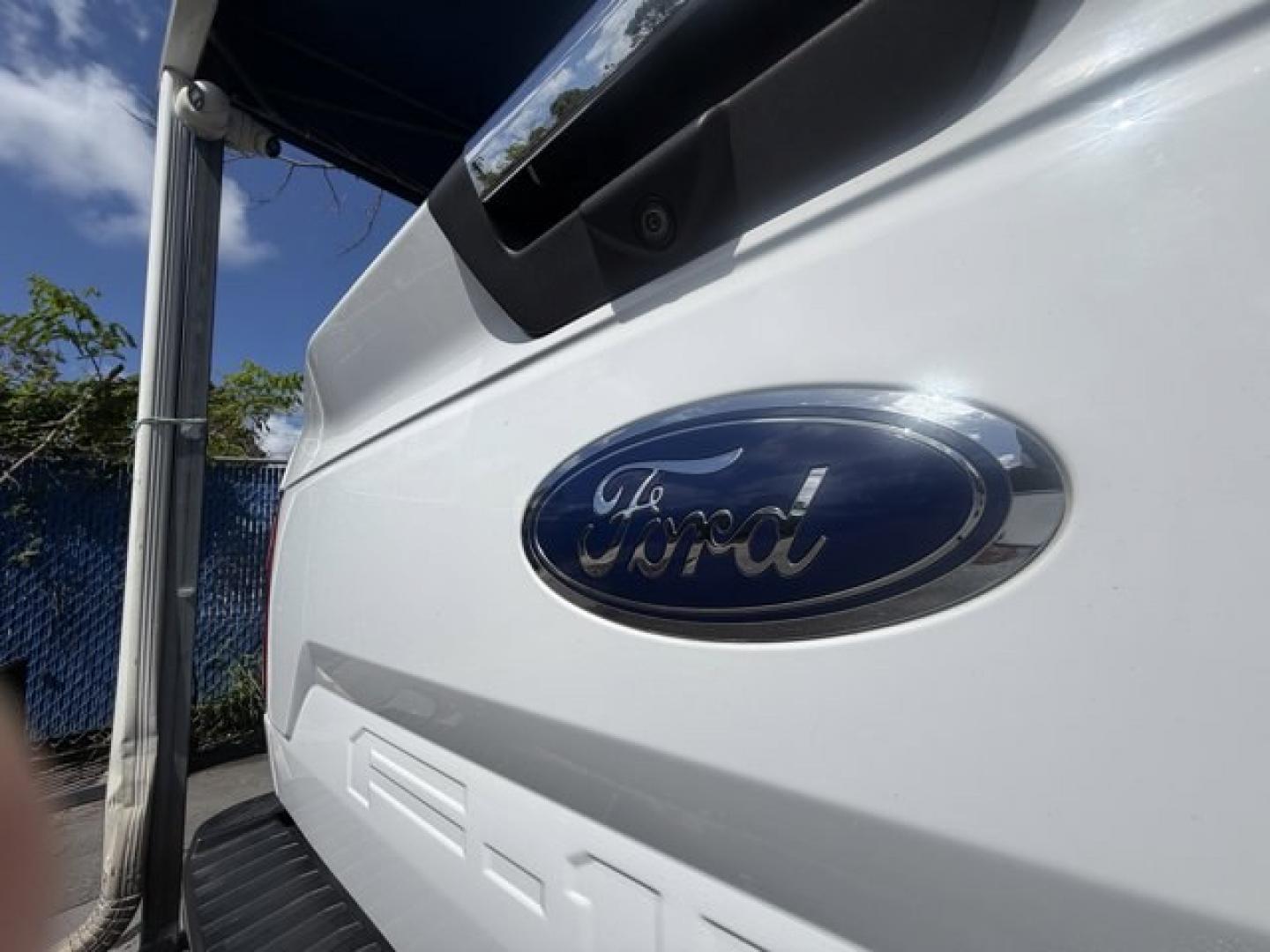 2019 White Ford F-150 (1FTEW1C53KF) with an 8 5.0 L engine, Automatic transmission, located at 27610 S Dixie Hwy, Homestead, FL, 33032, (305) 749-2348, 25.510241, -80.438301 - Delivers 25 Highway MPG and 19 City MPG! This Ford F-150 delivers a Regular Unleaded V8 5.0 L engine powering this Automatic transmission. Variable Intermittent Wipers, Urethane Gear Shifter Material, Transmission w/Driver Selectable Mode and SelectShift Sequential Shift Control.*This Ford F-150 Com- Photo#17