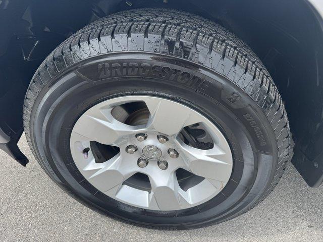 2021 Billet Silver Metallic Clearcoat /Black Ram 1500 (1C6RREBT7MN) with an 8 5.7 L engine, Automatic transmission, located at 27610 S Dixie Hwy, Homestead, FL, 33032, (305) 749-2348, 25.510241, -80.438301 - Scores 22 Highway MPG and 15 City MPG! This Ram 1500 boasts a Regular Unleaded V-8 5.7 L/345 engine powering this Automatic transmission. TRANSMISSION: 8-SPEED AUTOMATIC (8HP75), TIRES: 275/65R18 BSW ALL SEASON LRR (STD), RADIO: UCONNECT 4 W/8.4 DISPLAY.* This Ram 1500 Features the Following Options - Photo#16