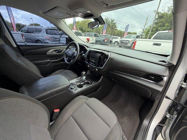 2018 Silver Ice Metallic /Jet Black Chevrolet Traverse (1GNERFKW2JJ) with an 6 3.6L engine, Automatic transmission, located at 27610 S Dixie Hwy, Homestead, FL, 33032, (305) 749-2348, 25.510241, -80.438301 - KBB.com Best Family Cars. Boasts 27 Highway MPG and 18 City MPG! This Chevrolet Traverse delivers a Gas V6 3.6L/ engine powering this Automatic transmission. TRANSMISSION, 9-SPEED AUTOMATIC (STD), SILVER ICE METALLIC, SEATS, FRONT BUCKET (STD).* This Chevrolet Traverse Features the Following Options - Photo#11