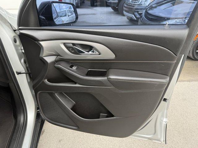 2018 Silver Ice Metallic /Jet Black Chevrolet Traverse (1GNERFKW2JJ) with an 6 3.6L engine, Automatic transmission, located at 27610 S Dixie Hwy, Homestead, FL, 33032, (305) 749-2348, 25.510241, -80.438301 - KBB.com Best Family Cars. Boasts 27 Highway MPG and 18 City MPG! This Chevrolet Traverse delivers a Gas V6 3.6L/ engine powering this Automatic transmission. TRANSMISSION, 9-SPEED AUTOMATIC (STD), SILVER ICE METALLIC, SEATS, FRONT BUCKET (STD).* This Chevrolet Traverse Features the Following Options - Photo#16