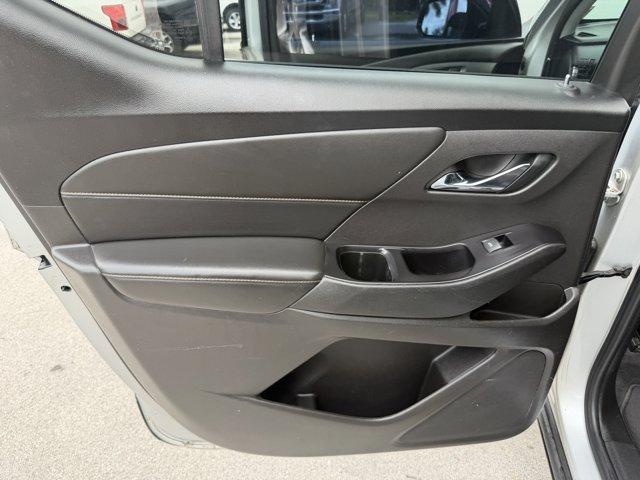 2018 Silver Ice Metallic /Jet Black Chevrolet Traverse (1GNERFKW2JJ) with an 6 3.6L engine, Automatic transmission, located at 27610 S Dixie Hwy, Homestead, FL, 33032, (305) 749-2348, 25.510241, -80.438301 - KBB.com Best Family Cars. Boasts 27 Highway MPG and 18 City MPG! This Chevrolet Traverse delivers a Gas V6 3.6L/ engine powering this Automatic transmission. TRANSMISSION, 9-SPEED AUTOMATIC (STD), SILVER ICE METALLIC, SEATS, FRONT BUCKET (STD).* This Chevrolet Traverse Features the Following Options - Photo#17