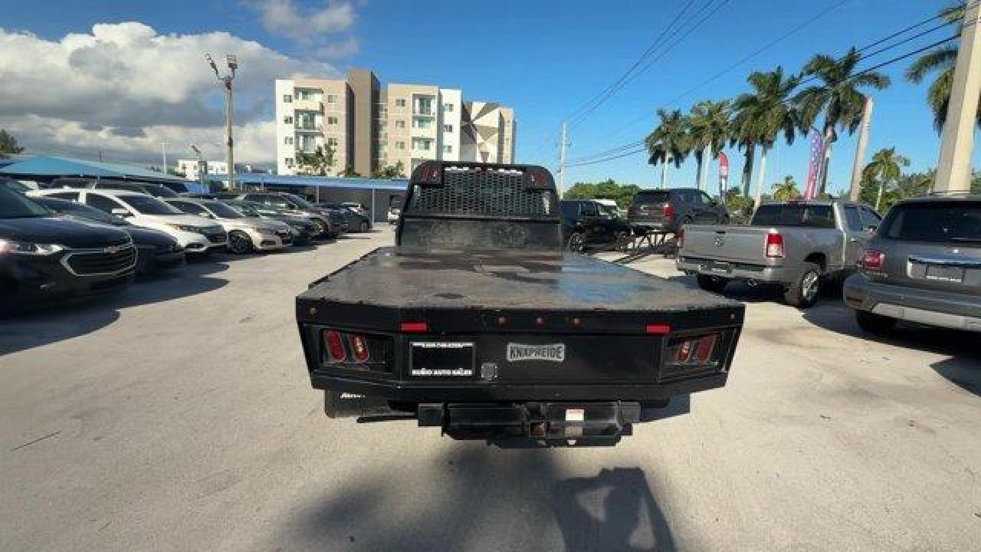2019 White Ford Super Duty F-550 DRW (1FD0W5HT2KE) with an 8 6.7 L engine, Automatic transmission, located at 27610 S Dixie Hwy, Homestead, FL, 33032, (305) 749-2348, 25.510241, -80.438301 - This Ford Super Duty F-550 DRW boasts a Intercooled Turbo Diesel V-8 6.7 L/406 engine powering this Automatic transmission. Variable Intermittent Wipers, Urethane Gear Shifter Material, Trip Computer.*This Ford Super Duty F-550 DRW Comes Equipped with These Options *Transmission w/Driver Selectable - Photo#3