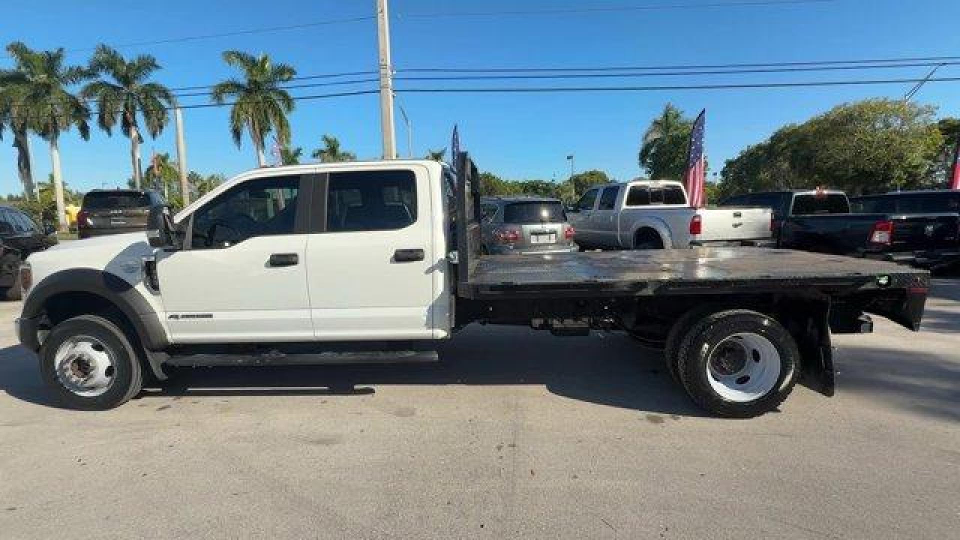 2019 White Ford Super Duty F-550 DRW (1FD0W5HT2KE) with an 8 6.7 L engine, Automatic transmission, located at 27610 S Dixie Hwy, Homestead, FL, 33032, (305) 749-2348, 25.510241, -80.438301 - This Ford Super Duty F-550 DRW boasts a Intercooled Turbo Diesel V-8 6.7 L/406 engine powering this Automatic transmission. Variable Intermittent Wipers, Urethane Gear Shifter Material, Trip Computer.*This Ford Super Duty F-550 DRW Comes Equipped with These Options *Transmission w/Driver Selectable - Photo#4