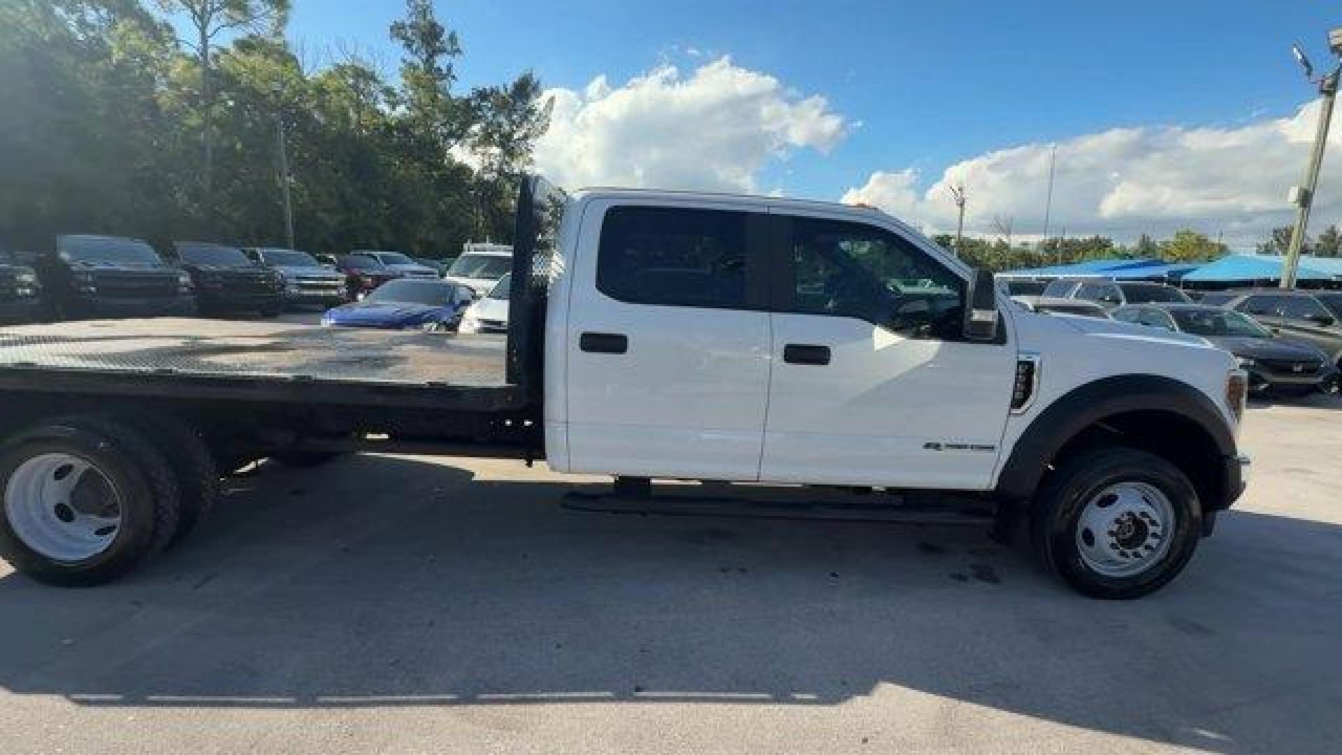 2019 White Ford Super Duty F-550 DRW (1FD0W5HT2KE) with an 8 6.7 L engine, Automatic transmission, located at 27610 S Dixie Hwy, Homestead, FL, 33032, (305) 749-2348, 25.510241, -80.438301 - This Ford Super Duty F-550 DRW boasts a Intercooled Turbo Diesel V-8 6.7 L/406 engine powering this Automatic transmission. Variable Intermittent Wipers, Urethane Gear Shifter Material, Trip Computer.*This Ford Super Duty F-550 DRW Comes Equipped with These Options *Transmission w/Driver Selectable - Photo#5