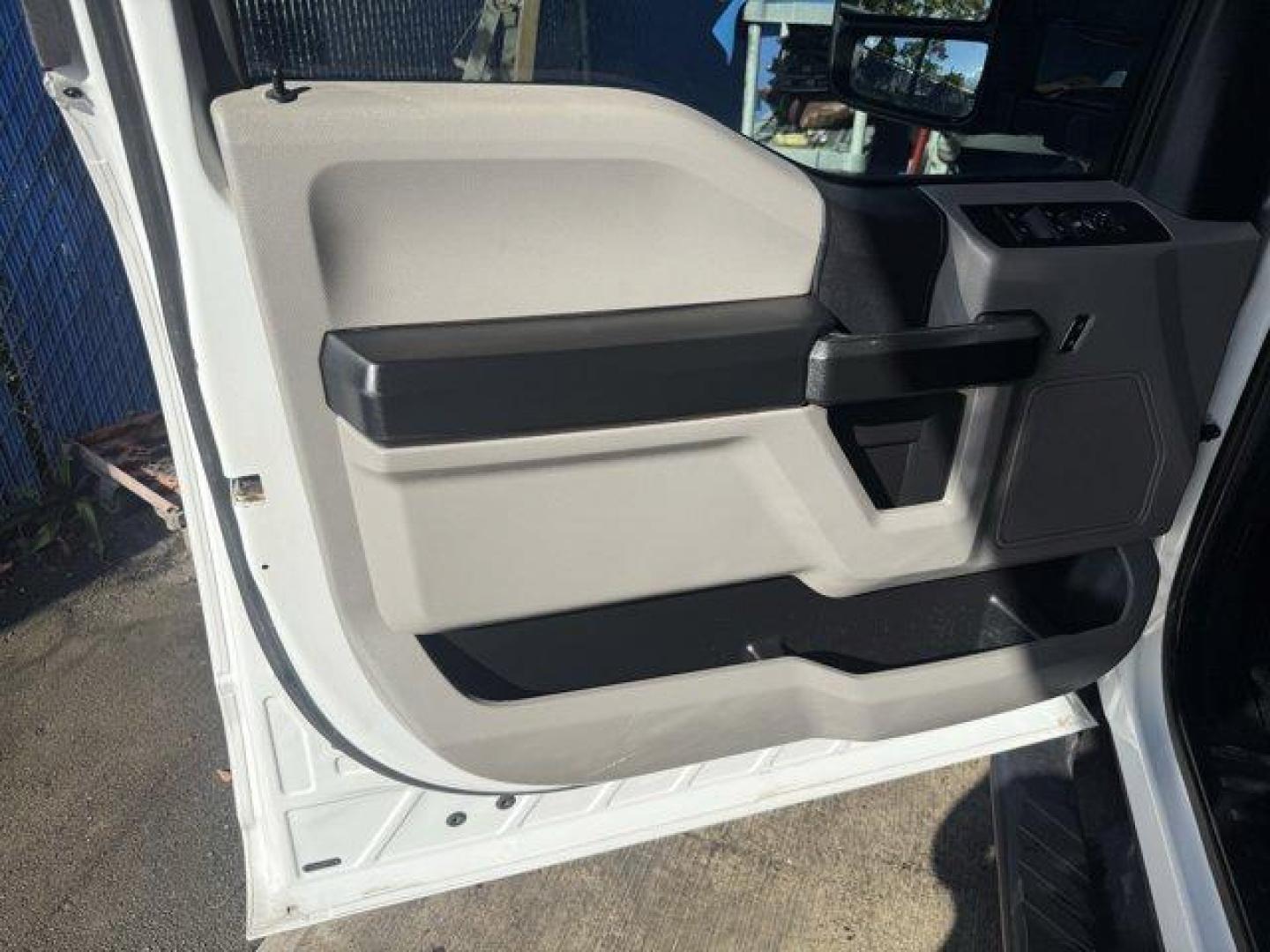 2019 White Ford Super Duty F-550 DRW (1FD0W5HT2KE) with an 8 6.7 L engine, Automatic transmission, located at 27610 S Dixie Hwy, Homestead, FL, 33032, (305) 749-2348, 25.510241, -80.438301 - This Ford Super Duty F-550 DRW boasts a Intercooled Turbo Diesel V-8 6.7 L/406 engine powering this Automatic transmission. Variable Intermittent Wipers, Urethane Gear Shifter Material, Trip Computer.*This Ford Super Duty F-550 DRW Comes Equipped with These Options *Transmission w/Driver Selectable - Photo#12