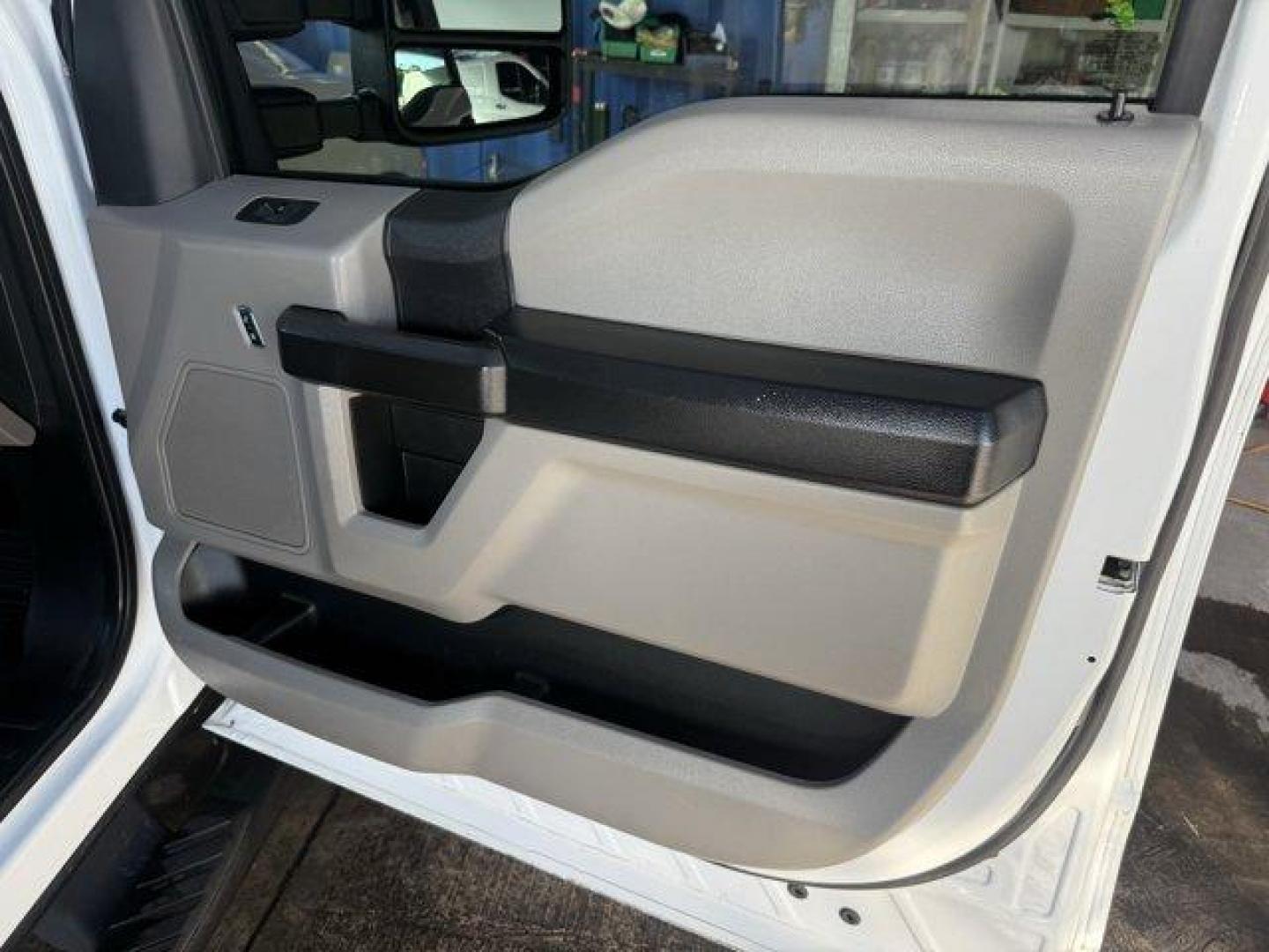 2019 White Ford Super Duty F-550 DRW (1FD0W5HT2KE) with an 8 6.7 L engine, Automatic transmission, located at 27610 S Dixie Hwy, Homestead, FL, 33032, (305) 749-2348, 25.510241, -80.438301 - This Ford Super Duty F-550 DRW boasts a Intercooled Turbo Diesel V-8 6.7 L/406 engine powering this Automatic transmission. Variable Intermittent Wipers, Urethane Gear Shifter Material, Trip Computer.*This Ford Super Duty F-550 DRW Comes Equipped with These Options *Transmission w/Driver Selectable - Photo#13