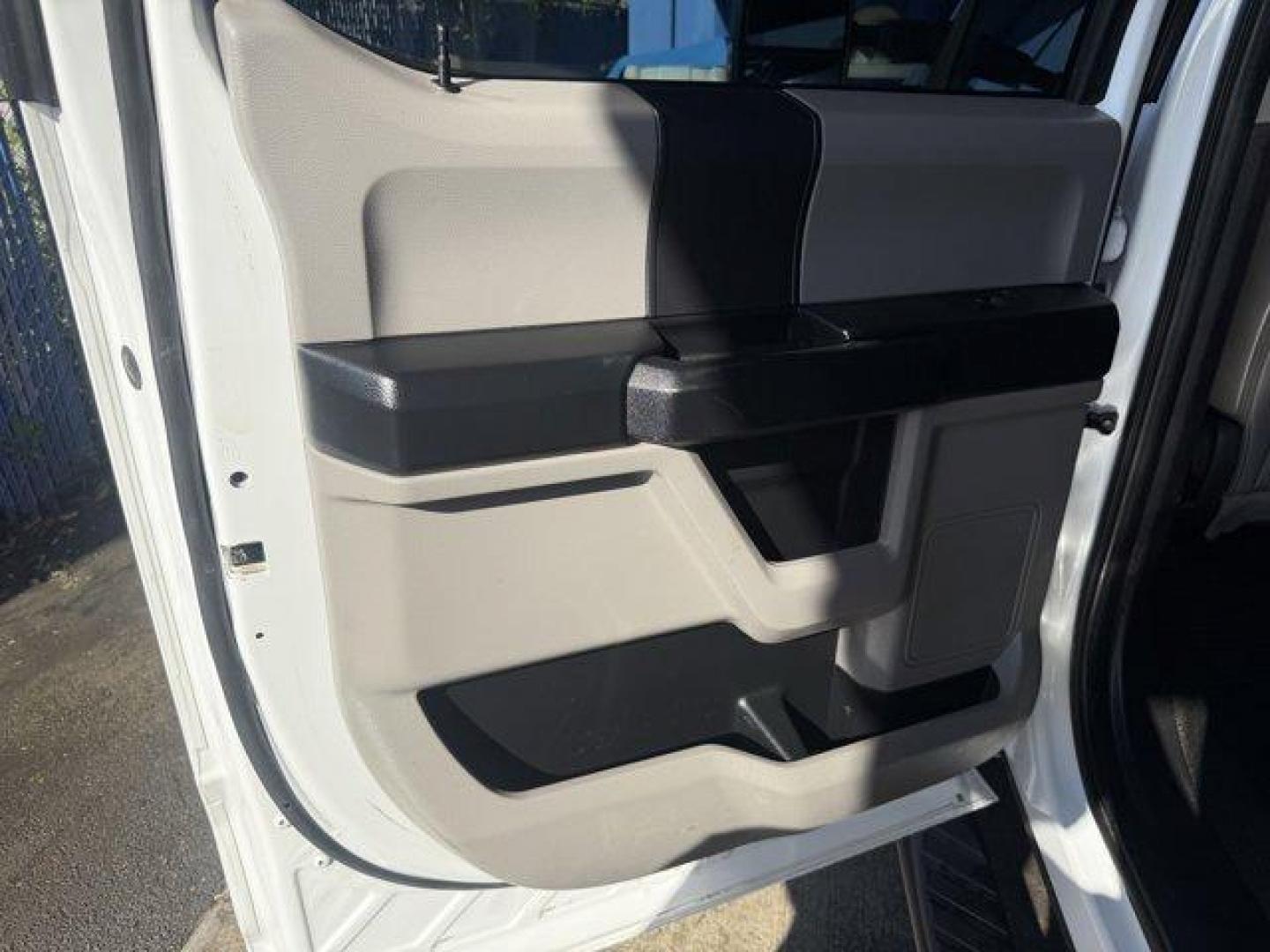 2019 White Ford Super Duty F-550 DRW (1FD0W5HT2KE) with an 8 6.7 L engine, Automatic transmission, located at 27610 S Dixie Hwy, Homestead, FL, 33032, (305) 749-2348, 25.510241, -80.438301 - This Ford Super Duty F-550 DRW boasts a Intercooled Turbo Diesel V-8 6.7 L/406 engine powering this Automatic transmission. Variable Intermittent Wipers, Urethane Gear Shifter Material, Trip Computer.*This Ford Super Duty F-550 DRW Comes Equipped with These Options *Transmission w/Driver Selectable - Photo#14