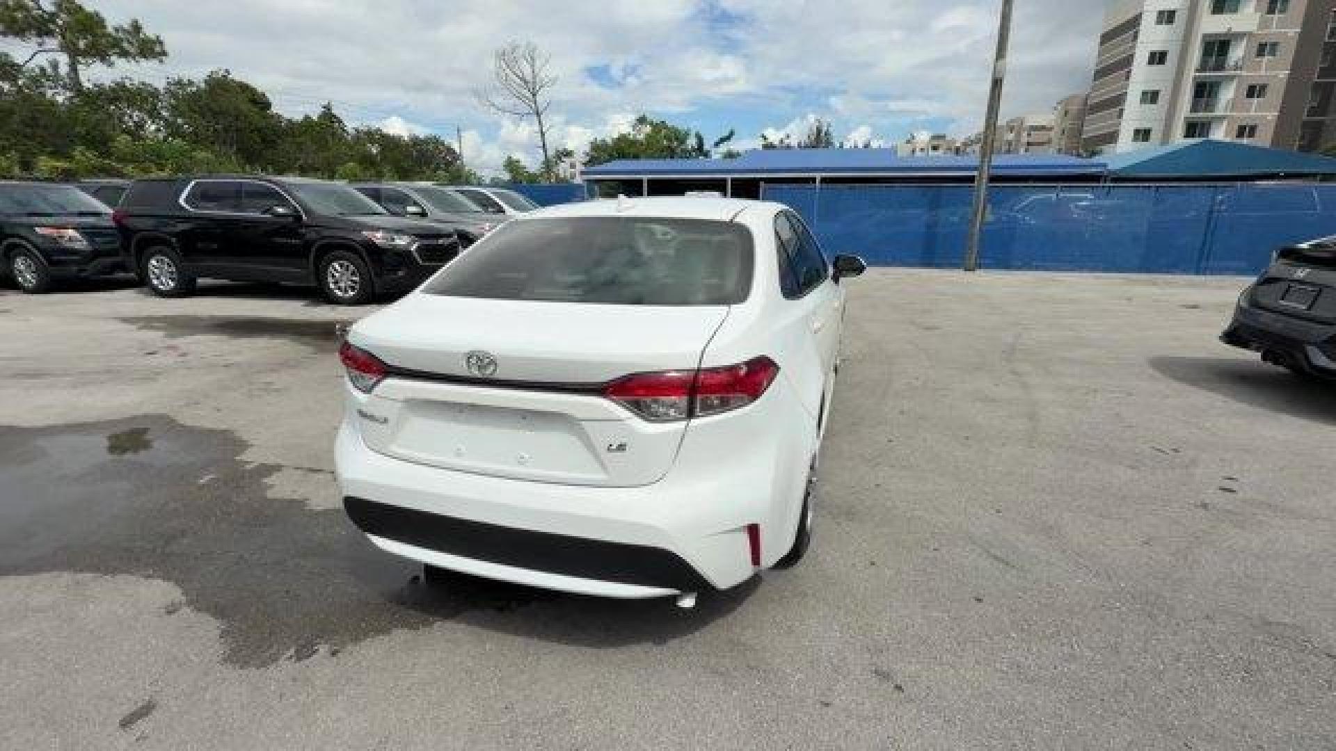 2020 White Toyota Corolla (JTDEPRAE1LJ) with an 4 1.8 L engine, Variable transmission, located at 27610 S Dixie Hwy, Homestead, FL, 33032, (305) 749-2348, 25.510241, -80.438301 - KBB.com 10 Coolest New Cars Under $20,000. Boasts 38 Highway MPG and 30 City MPG! This Toyota Corolla boasts a Regular Unleaded I-4 1.8 L/110 engine powering this Variable transmission. Wheels: 16 Wide Vent Steel, Wheels w/Full Wheel Covers, Variable Intermittent Wipers.*This Toyota Corolla Comes Eq - Photo#4