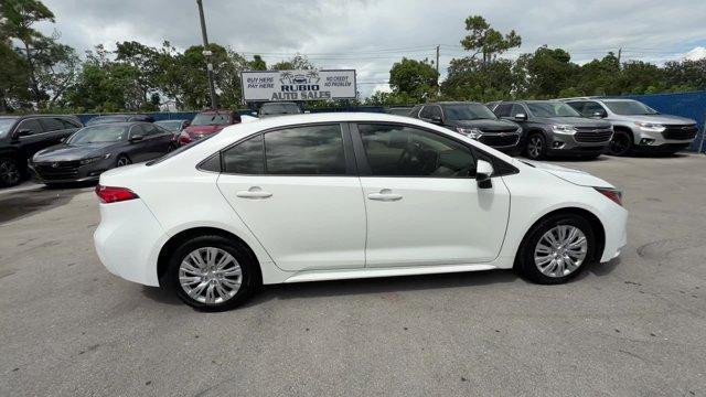 2020 White Toyota Corolla (JTDEPRAE1LJ) with an 4 1.8 L engine, Variable transmission, located at 27610 S Dixie Hwy, Homestead, FL, 33032, (305) 749-2348, 25.510241, -80.438301 - KBB.com 10 Coolest New Cars Under $20,000. Boasts 38 Highway MPG and 30 City MPG! This Toyota Corolla boasts a Regular Unleaded I-4 1.8 L/110 engine powering this Variable transmission. Wheels: 16 Wide Vent Steel, Wheels w/Full Wheel Covers, Variable Intermittent Wipers.*This Toyota Corolla Comes Eq - Photo#5