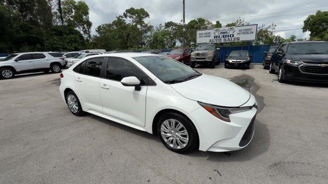 2020 White Toyota Corolla (JTDEPRAE1LJ) with an 4 1.8 L engine, Variable transmission, located at 27610 S Dixie Hwy, Homestead, FL, 33032, (305) 749-2348, 25.510241, -80.438301 - KBB.com 10 Coolest New Cars Under $20,000. Boasts 38 Highway MPG and 30 City MPG! This Toyota Corolla boasts a Regular Unleaded I-4 1.8 L/110 engine powering this Variable transmission. Wheels: 16 Wide Vent Steel, Wheels w/Full Wheel Covers, Variable Intermittent Wipers.*This Toyota Corolla Comes Eq - Photo#6