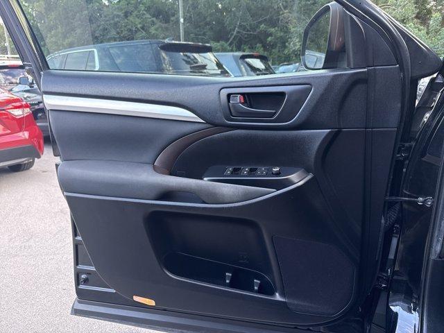 2019 Black Toyota Highlander (5TDZARFH2KS) with an 4 2.7 L engine, Automatic transmission, located at 27610 S Dixie Hwy, Homestead, FL, 33032, (305) 749-2348, 25.510241, -80.438301 - KBB.com Best Resale Value Awards. Scores 24 Highway MPG and 20 City MPG! This Toyota Highlander boasts a Regular Unleaded I-4 2.7 L/163 engine powering this Automatic transmission. Wireless Phone Connectivity, Window Grid Diversity Antenna, Variable Intermittent Wipers w/Heated Wiper Park.* This Toy - Photo#13