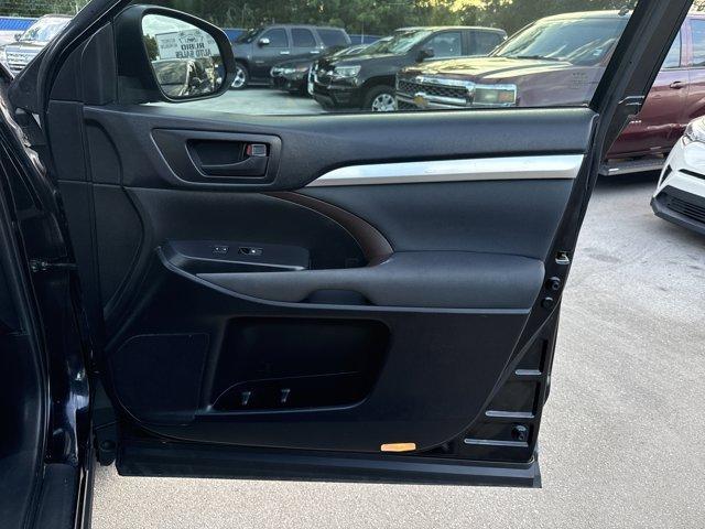 2019 Black Toyota Highlander (5TDZARFH2KS) with an 4 2.7 L engine, Automatic transmission, located at 27610 S Dixie Hwy, Homestead, FL, 33032, (305) 749-2348, 25.510241, -80.438301 - KBB.com Best Resale Value Awards. Scores 24 Highway MPG and 20 City MPG! This Toyota Highlander boasts a Regular Unleaded I-4 2.7 L/163 engine powering this Automatic transmission. Wireless Phone Connectivity, Window Grid Diversity Antenna, Variable Intermittent Wipers w/Heated Wiper Park.* This Toy - Photo#16