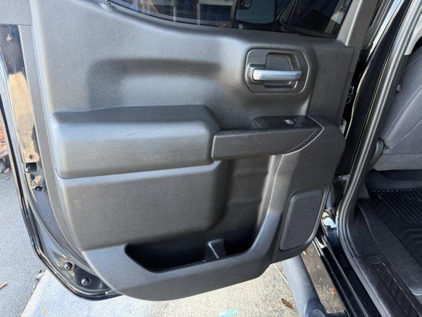 2019 Black /Jet Black Chevrolet Silverado 1500 (1GCPYCEFXKZ) with an 8 5.3L engine, Automatic transmission, located at 27610 S Dixie Hwy, Homestead, FL, 33032, (305) 749-2348, 25.510241, -80.438301 - Scores 18 Highway MPG and 14 City MPG! This Chevrolet Silverado 1500 delivers a Gas V8 5.3L/325 engine powering this Automatic transmission. TRANSMISSION, 6-SPEED AUTOMATIC, ELECTRONICALLY CONTROLLED (STD), THEFT-DETERRENT SYSTEM, UNAUTHORIZED ENTRY, TAILGATE, GATE FUNCTION MANUAL with EZ Lift, incl - Photo#13