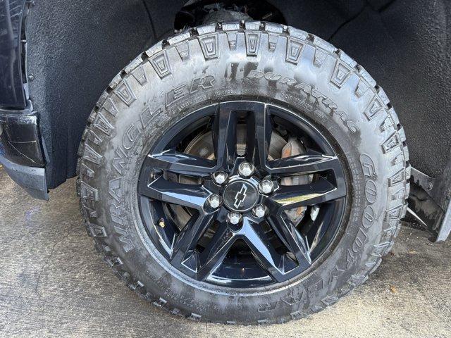 2019 Black /Jet Black Chevrolet Silverado 1500 (1GCPYCEFXKZ) with an 8 5.3L engine, Automatic transmission, located at 27610 S Dixie Hwy, Homestead, FL, 33032, (305) 749-2348, 25.510241, -80.438301 - Scores 18 Highway MPG and 14 City MPG! This Chevrolet Silverado 1500 delivers a Gas V8 5.3L/325 engine powering this Automatic transmission. TRANSMISSION, 6-SPEED AUTOMATIC, ELECTRONICALLY CONTROLLED (STD), THEFT-DETERRENT SYSTEM, UNAUTHORIZED ENTRY, TAILGATE, GATE FUNCTION MANUAL with EZ Lift, incl - Photo#16