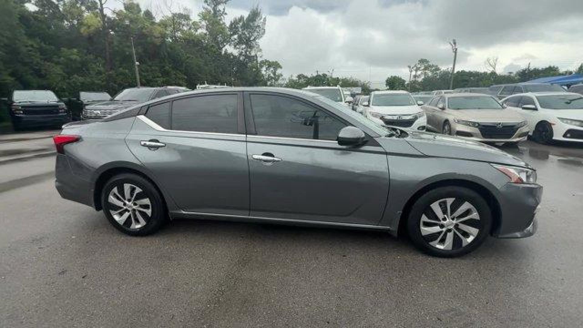 2021 Gun Metallic /Charcoal Nissan Altima (1N4BL4BV5MN) with an 4 2.5 L engine, Variable transmission, located at 27610 S Dixie Hwy, Homestead, FL, 33032, (305) 749-2348, 25.510241, -80.438301 - Delivers 39 Highway MPG and 28 City MPG! This Nissan Altima boasts a Regular Unleaded I-4 2.5 L/152 engine powering this Variable transmission. GUN METALLIC, CHARCOAL, CLOTH SEAT TRIM, Wireless Phone Connectivity.*This Nissan Altima Comes Equipped with These Options *Window Grid Antenna, Wheels: 16 - Photo#5