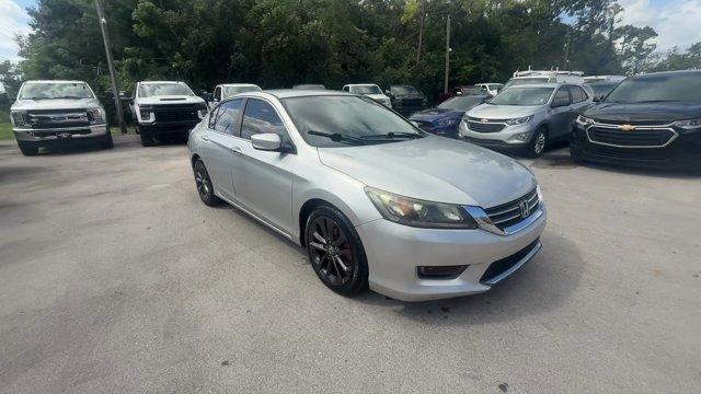 2013 Silver Honda Accord Sdn (1HGCR2F51DA) with an 4 2.4L engine, Variable transmission, located at 27610 S Dixie Hwy, Homestead, FL, 33032, (305) 749-2348, 25.510241, -80.438301 - IIHS Top Safety Pick. Boasts 35 Highway MPG and 26 City MPG! This Honda Accord Sdn delivers a Gas I4 2.4L/144 engine powering this Variable transmission. Vehicle Stability Assist (VSA) w/traction control, Variable intermittent flush windshield wipers, Tire pressure monitoring system.*This Honda Acco - Photo#6