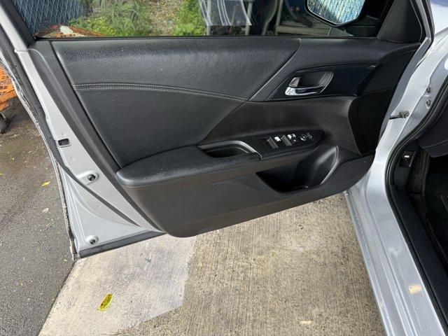 2013 Silver Honda Accord Sdn (1HGCR2F51DA) with an 4 2.4L engine, Variable transmission, located at 27610 S Dixie Hwy, Homestead, FL, 33032, (305) 749-2348, 25.510241, -80.438301 - IIHS Top Safety Pick. Boasts 35 Highway MPG and 26 City MPG! This Honda Accord Sdn delivers a Gas I4 2.4L/144 engine powering this Variable transmission. Vehicle Stability Assist (VSA) w/traction control, Variable intermittent flush windshield wipers, Tire pressure monitoring system.*This Honda Acco - Photo#11