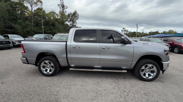 2022 Billet Silver Metallic Clearcoat /Black Ram 1500 (1C6RREFT8NN) with an 8 5.7 L engine, Automatic transmission, located at 27610 S Dixie Hwy, Homestead, FL, 33032, (305) 749-2348, 25.510241, -80.438301 - Boasts 23 Highway MPG and 18 City MPG! This Ram 1500 delivers a Regular Unleaded V-8 5.7 L/345 engine powering this Automatic transmission. TRANSMISSION: 8-SPEED AUTOMATIC (8HP75), TRAILER BRAKE CONTROL, MOPAR FRONT and REAR RUBBER FLOOR MATS.*This Ram 1500 Comes Equipped with These Options *MANUF - Photo#5