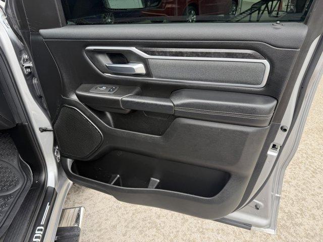 2022 Billet Silver Metallic Clearcoat /Black Ram 1500 (1C6RREFT8NN) with an 8 5.7 L engine, Automatic transmission, located at 27610 S Dixie Hwy, Homestead, FL, 33032, (305) 749-2348, 25.510241, -80.438301 - Boasts 23 Highway MPG and 18 City MPG! This Ram 1500 delivers a Regular Unleaded V-8 5.7 L/345 engine powering this Automatic transmission. TRANSMISSION: 8-SPEED AUTOMATIC (8HP75), TRAILER BRAKE CONTROL, MOPAR FRONT and REAR RUBBER FLOOR MATS.*This Ram 1500 Comes Equipped with These Options *MANUF - Photo#14