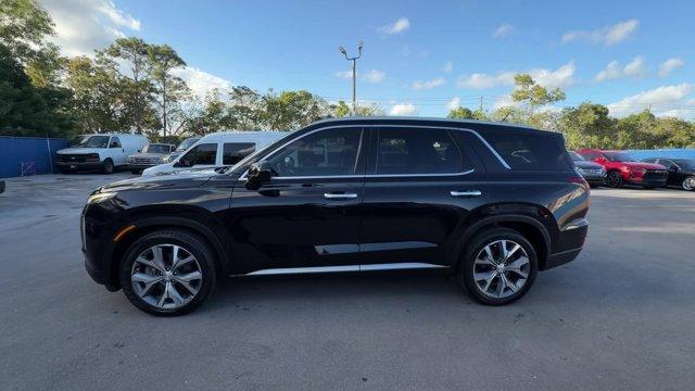 2020 Becketts Black /Black/Gray Hyundai Palisade (KM8R34HE0LU) with an 6 3.8 L engine, Automatic transmission, located at 27610 S Dixie Hwy, Homestead, FL, 33032, (305) 749-2348, 25.510241, -80.438301 - KBB.com 10 Best SUVs Worth Waiting For. Scores 26 Highway MPG and 19 City MPG! This Hyundai Palisade boasts a Regular Unleaded V-6 3.8 L/231 engine powering this Automatic transmission. WHEEL LOCKS, FIRST AID KIT, CARPETED FLOOR MATS.*This Hyundai Palisade Comes Equipped with These Options *CARGO NE - Photo#1