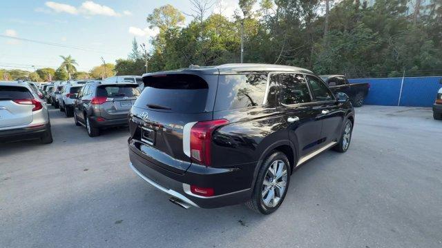 2020 Becketts Black /Black/Gray Hyundai Palisade (KM8R34HE0LU) with an 6 3.8 L engine, Automatic transmission, located at 27610 S Dixie Hwy, Homestead, FL, 33032, (305) 749-2348, 25.510241, -80.438301 - KBB.com 10 Best SUVs Worth Waiting For. Scores 26 Highway MPG and 19 City MPG! This Hyundai Palisade boasts a Regular Unleaded V-6 3.8 L/231 engine powering this Automatic transmission. WHEEL LOCKS, FIRST AID KIT, CARPETED FLOOR MATS.*This Hyundai Palisade Comes Equipped with These Options *CARGO NE - Photo#4