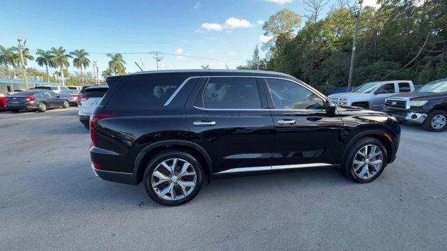 2020 Becketts Black /Black/Gray Hyundai Palisade (KM8R34HE0LU) with an 6 3.8 L engine, Automatic transmission, located at 27610 S Dixie Hwy, Homestead, FL, 33032, (305) 749-2348, 25.510241, -80.438301 - KBB.com 10 Best SUVs Worth Waiting For. Scores 26 Highway MPG and 19 City MPG! This Hyundai Palisade boasts a Regular Unleaded V-6 3.8 L/231 engine powering this Automatic transmission. WHEEL LOCKS, FIRST AID KIT, CARPETED FLOOR MATS.*This Hyundai Palisade Comes Equipped with These Options *CARGO NE - Photo#5