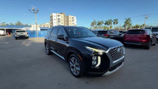 2020 Becketts Black /Black/Gray Hyundai Palisade (KM8R34HE0LU) with an 6 3.8 L engine, Automatic transmission, located at 27610 S Dixie Hwy, Homestead, FL, 33032, (305) 749-2348, 25.510241, -80.438301 - KBB.com 10 Best SUVs Worth Waiting For. Scores 26 Highway MPG and 19 City MPG! This Hyundai Palisade boasts a Regular Unleaded V-6 3.8 L/231 engine powering this Automatic transmission. WHEEL LOCKS, FIRST AID KIT, CARPETED FLOOR MATS.*This Hyundai Palisade Comes Equipped with These Options *CARGO NE - Photo#6