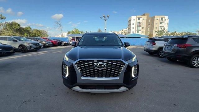2020 Becketts Black /Black/Gray Hyundai Palisade (KM8R34HE0LU) with an 6 3.8 L engine, Automatic transmission, located at 27610 S Dixie Hwy, Homestead, FL, 33032, (305) 749-2348, 25.510241, -80.438301 - KBB.com 10 Best SUVs Worth Waiting For. Scores 26 Highway MPG and 19 City MPG! This Hyundai Palisade boasts a Regular Unleaded V-6 3.8 L/231 engine powering this Automatic transmission. WHEEL LOCKS, FIRST AID KIT, CARPETED FLOOR MATS.*This Hyundai Palisade Comes Equipped with These Options *CARGO NE - Photo#7