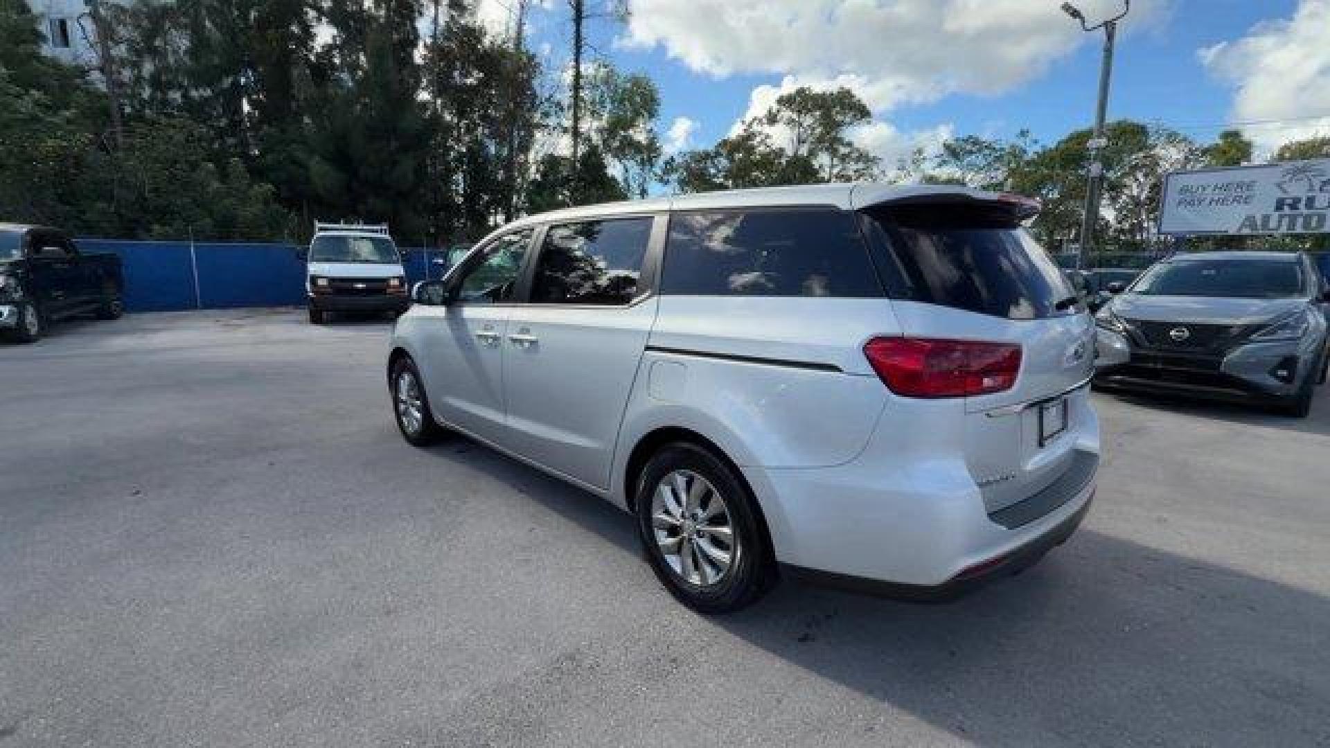 2021 Silky Silver /Gray Kia Sedona (KNDMB5C18M6) with an 6 3.3 L engine, Automatic transmission, located at 27610 S Dixie Hwy, Homestead, FL, 33032, (305) 749-2348, 25.510241, -80.438301 - Delivers 24 Highway MPG and 18 City MPG! This Kia Sedona boasts a Regular Unleaded V-6 3.3 L/204 engine powering this Automatic transmission. SILKY SILVER, CARPETED FLOOR MATS, Variable Intermittent Wipers.* This Kia Sedona Features the Following Options *Urethane Gear Shifter Material, Trip Compute - Photo#2