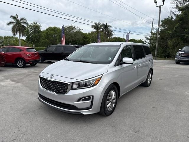 2021 Kia Sedona LX's photo