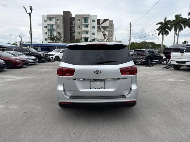2021 Silky Silver /Gray Kia Sedona (KNDMB5C18M6) with an 6 3.3 L engine, Automatic transmission, located at 27610 S Dixie Hwy, Homestead, FL, 33032, (305) 749-2348, 25.510241, -80.438301 - Delivers 24 Highway MPG and 18 City MPG! This Kia Sedona boasts a Regular Unleaded V-6 3.3 L/204 engine powering this Automatic transmission. SILKY SILVER, CARPETED FLOOR MATS, Variable Intermittent Wipers.* This Kia Sedona Features the Following Options *Urethane Gear Shifter Material, Trip Compute - Photo#3